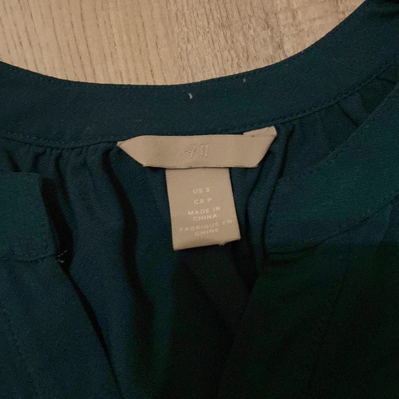 H&M green sleeveless top. Size s - Picture 2 of 2
